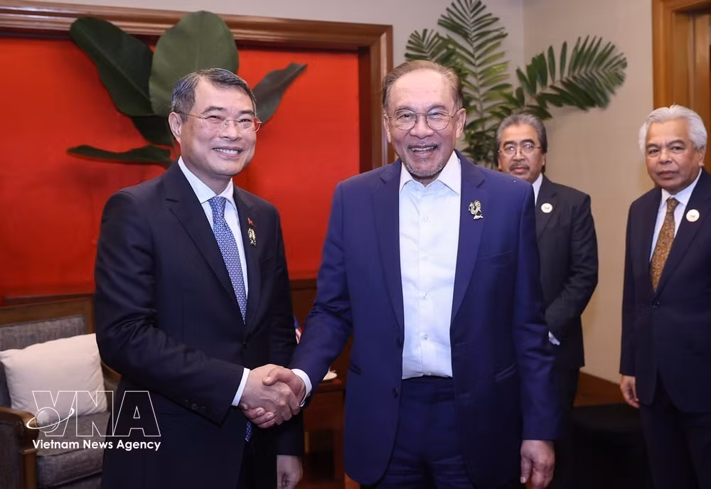 vnanet-potal-thu-tuong-le-minh-hung-gap-thu-tuong-malaysia-anwar-ibrahim-8749399.jpg
