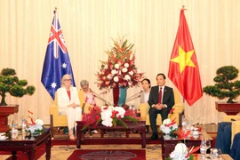 Le secrétaire du Comité du Parti de Hô Chi Minh-Ville, Trân Luu Quang (à droite), rencontre la gouverneure générale d’Australie, Sam Mostyn, le 12 septembre. Photo : VNA