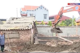 Depuis 2019, Hung Yên a soutenu financièrement la construction et la réparation de 2.485 maisons pour les personnes méritantes, les personnes victimes de l’agent orange, les personnes pauvres et quasi-pauvres. Photo: capture d'écran VTV