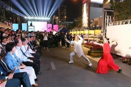 Des combattants martiaux sud-coréens se produisent au Festival international des arts martiaux de Hô Chi Minh-Ville 2024. Photo: VNA