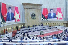 Le président Luong Cuong prononce un discours politique lors de la session plénière de l'Assemblée nationale angolaise, le 7 août. Photo : VNA