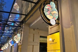 Devant le siège du Service des transactions boursières de Hanoi (HNX). 