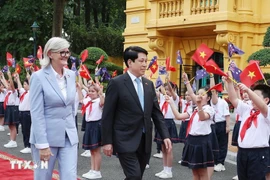 Le président de la République, Luong Cuong, et la gouverneure générale d’Australie, Sam Mostyn, à Hanoi, le 10 septembre 2025. Photo : VNA