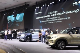 Le constructeur automobile vietnamien THACO présente ses nouveaux modèles de voitures de tourisme. Photo: VNA