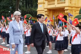 Le président de la République, Luong Cuong, et la gouverneure générale d’Australie, Sam Mostyn, à Hanoi, le 10 septembre 2025. Photo : VNA