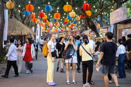Des touristes à la fête gastronomique de Saigontourist Photos: Saigontourist