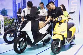 Deux modèles de motos électriques Theon S et Vento S de VinFast. Photo: VinFast