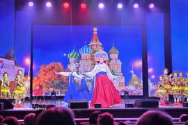 Spectacle lors du Festival culturel international « Mélodies de l’amitié » à Artyom, dans la région de Primorié en Russie, le 23 juin. Photo : VNA