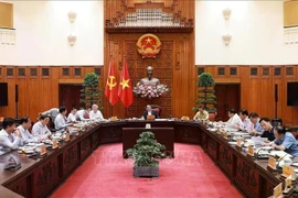 Lors de la réunion du Bureau permanent du Comité du Parti du gouvernement à Hanoi, le 1er juillet. Photo : VNA