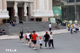 Hô Chi Minh-Ville s’impose comme un choix idéal pour les voyageurs pressés souhaitant vivre une expérience riche en culture, gastronomie et vie nocturne en seulement quelques jours. Photo: VNA