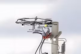Robot aérien – un bras robotisé monté sur un drone, créé par l'intégration des technologies de la robotique et des drones. Photos: VGP