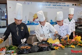Des artisans culinaires à l'oeuvre. Photo: Toquoc