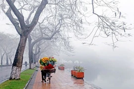 Les météorologues expliquent que la combinaison d'air froid intense, d'une forte humidité et de précipitations est le principal facteur qui rend cette vague de froid particulièrement désagréable, car le froid humide tend à faire baisser la température ressentie tout au long de la journée.