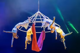 "Đu nón" (Danse sur le chapeau suspendu). Photo : LDXVN