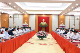 Lors de la séance de travail du Politburo avec la permanence du Comité du Parti à l’Assemblée nationale, le 11 septembre. Photo : VNA