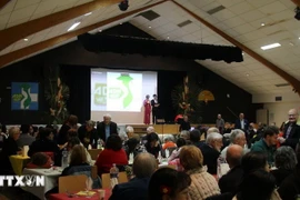 Gala de collecte de fonds pour soutenir les activités de l'association ADM Vietnam au Vietnam. Photo. VNA