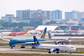 Avions à l’aéroport international de Tân Son Nhât, à Hô Chi Minh-Ville. Photo : thanhnien.vn