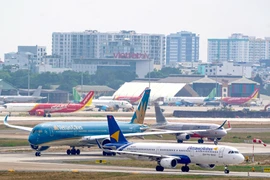 Avions à l’aéroport international de Tân Son Nhât, à Hô Chi Minh-Ville. Photo : thanhnien.vn