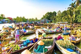 Les marchés flottants représentent une beauté culturelle unique de la région Sud-Ouest, évoquant une image vivante de la vie dans le delta du Mékong. Photo: autourasia.fr