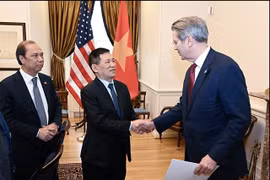 Le vice-Premier ministre Hô Duc Phoc s'entretient avec le secrétaire américain au Trésor, Scott Bessent, à Washington, le 10 avril. Photo : VNA