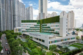 Vinmec est le premier et le seul système de santé au Vietnam à remplir les conditions d’adhésion au réseau Cleveland Clinic Connected, un des systèmes médicaux les plus renommés des États-Unis. Source : Vinmec