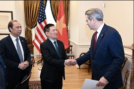 Le vice-Premier ministre Hô Duc Phoc s'entretient avec le secrétaire américain au Trésor, Scott Bessent, à Washington, le 10 avril. Photo : VNA