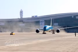 Le premier vol commercial de Vietnam Airlines a atterri à l'aéroport international de Long Thành, le 19 décembre 2025. Photo: VNA