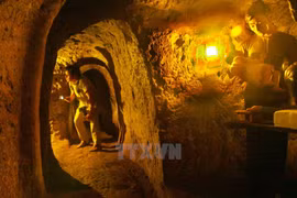 Dans les entrailles des tunnels de Vinh Môc. Photo: VNA