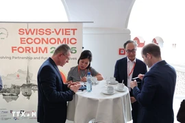 Des représentants d'entreprises vietnamiennes et suisses lors de l'événement Vietnam Day 2025. Photo : VNA