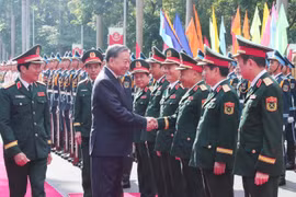 Le secrétaire général du Parti, Tô Lâm et des délégués lors de leur arrivée à la cérémonie, à Hanoi, le 6 septembre. Photo : VNA
