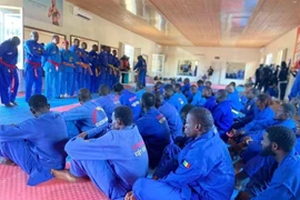 Des combattants africains se préparent pour le Tournoi international d’arts martiaux célébrant le 40e anniversaire du vovinam – Viêt Vo Dao au Sénégal. Photo baovanhoa.vn