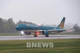 L’Autorité de l’aviation civile du Vietnam annonce la suspension temporaire des opérations dans cinq aéroports du Centre du Vietnam. Source : VNA