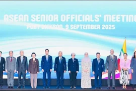 Les hauts officiels de l’ASEAN posent pour une photo de groupe, le 9 septembre 2025. Photo : VNA