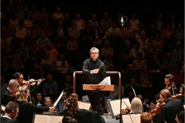 Sir Antonio Pappano dirigera l’Orchestre symphonique de Londres lors du concert Vietnam Airlines Classic – Hanoi 2025, les 10 et 11 octobre. Photo : Vietnam Airlines