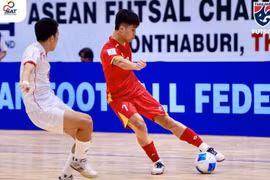 Nguyên Da Hai (numéro 7) a inscrit deux buts, contribuant à la victoire 4-0 du Vietnam face au Myanmar lors du match d'ouverture du Championnat d'Asie du Sud-Est de futsal, en Thaïlande, le 6 avril. Photo : FA