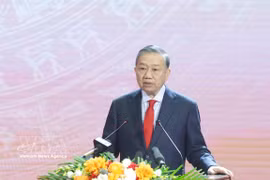 Le secrétaire général du Parti et président de la République, Tô Lâm, s’exprime lors de la cérémonie, à Hà Tinh, le 21 avril. Photo : VNA