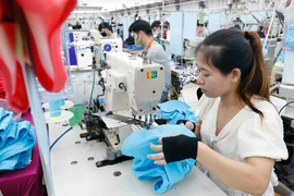 La hausse des droits de douane annoncée les Etats-Unis est une immense difficulté pour le secteur des produits textiles et d'habillement. Photo : VNA 