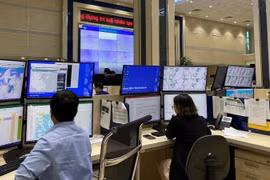 Les prévisionnistes analysent les données du système Smartmet pour diffuser des bulletins de prévision et des alertes précoces en cas de catastrophes naturelles au Centre national de prévision hydrométéorologique. Photo : NDEL