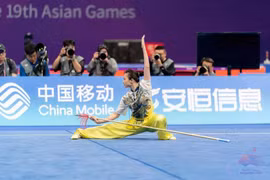 Duong Thuy Vi a remporté la médaille d'or dans l’épreuve féminine de qiangshu à la Coupe du Monde de Taolu 2026. Photo : Facebook de Duong Thuy Vi 