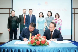 Central Retail Vietnam et Lotte Plaza Market signent un protocole d’accord visant à faciliter l’introduction de produits vietnamiens dans le réseau de distribution de Lotte Plaza aux États-Unis. Photo: VNA