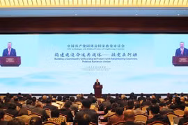 Liu Jianchao, ministre du Département international du Comité central du Parti communiste chinois (PCC), prend la parole lors du dialogue. Photo : VNA