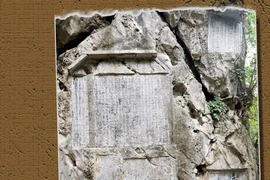 Inscription hán nôm sur la montagne Non Nước, dans la province de Ninh Bình (Nord). Photo : CTV
