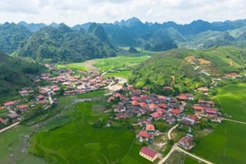 Le village touristique de Huu Liên abrite des communautés installées ici depuis des générations. Photo: baolangson.vn