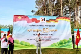 L'ambassadeur Vu Quang Minh s'exprime lors de la cérémonie d'ouverture du 8e tournoi de golf de l’amitié Vietnam-Allemagne. Photo : VNA