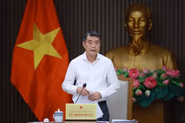 Le Premier ministre Lê Minh Hung s'exprime lors de la séance de travail, à Hanoi, le 14 avril. Photo: VNA
