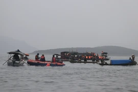 Les secouristes ont retrouvé les six victimes portées disparues suite au naufrage du bateau. Photo : VNA