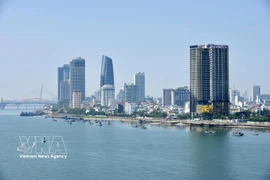 De nombreuses entreprises privées investissent dans les secteurs des services et de l'immobilier à Da Nang. Photo : VNA