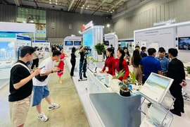 Les visiteurs découvrent la Semaine de l’énergie du Vietnam 2025 lors de la cérémonie d’ouverture, à Hô Chi Minh-Ville, le 5 novembre. Photo : CVN