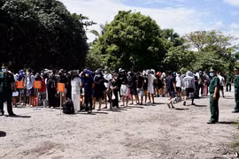 Les 137 citoyens vietnamiens rapatriés du Cambodge. Photo diffusée par la VNA