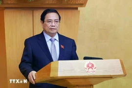 Le Premier ministre Pham Minh Chinh s’exprime lors de la réunion ordinaire du gouvernement d’avril. Photo : VNA
